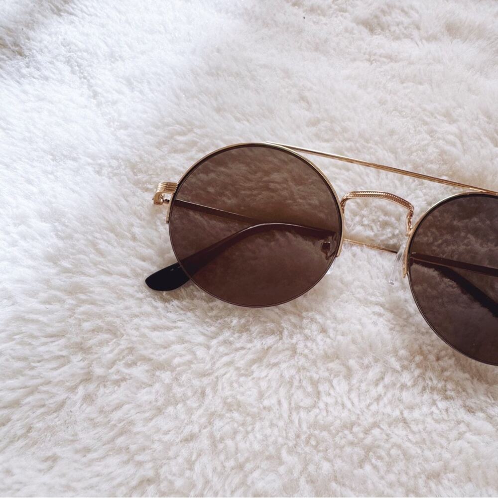 Carly Mirrored Gold Chic Round Sunglasses - Picture 2 of 11